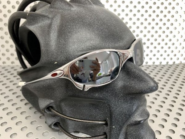 Photo5: JULIET - Liquid Metal - Polarized