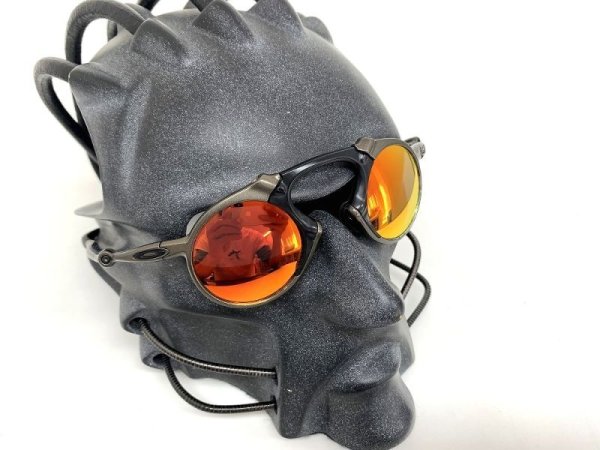 Photo7: Madman - Cardinal Red - Polarized