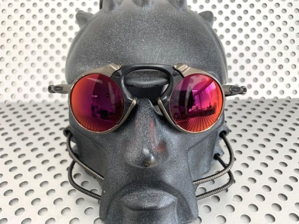 Photo5: MADMAN - Red Mirror - NXT® POLARIZED VARIA™ Photochromic