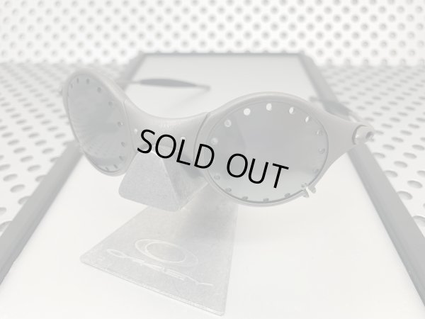 Photo7: MARS - Tsuyakeshi Lens with holes