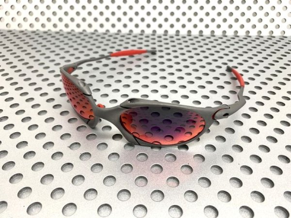 Photo2: ROMEO1 - Red Mirror (2)